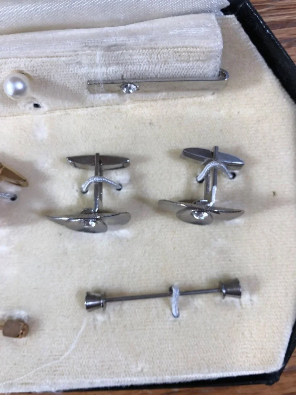 Vintage Stacy Cufflinks Tie Clips Set Mother Of Pearl Rhinestone Details Mens